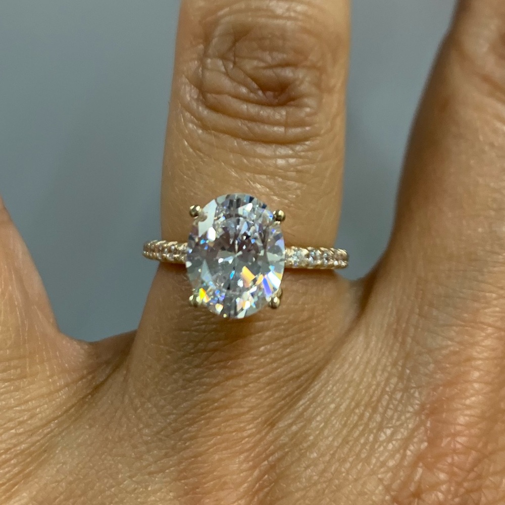 14k yellow gold 2.5ct Oval CZ Engagement Ring - Picture 4 of 8